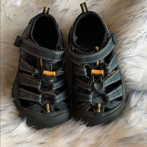 Keen toddler water friendly sandals